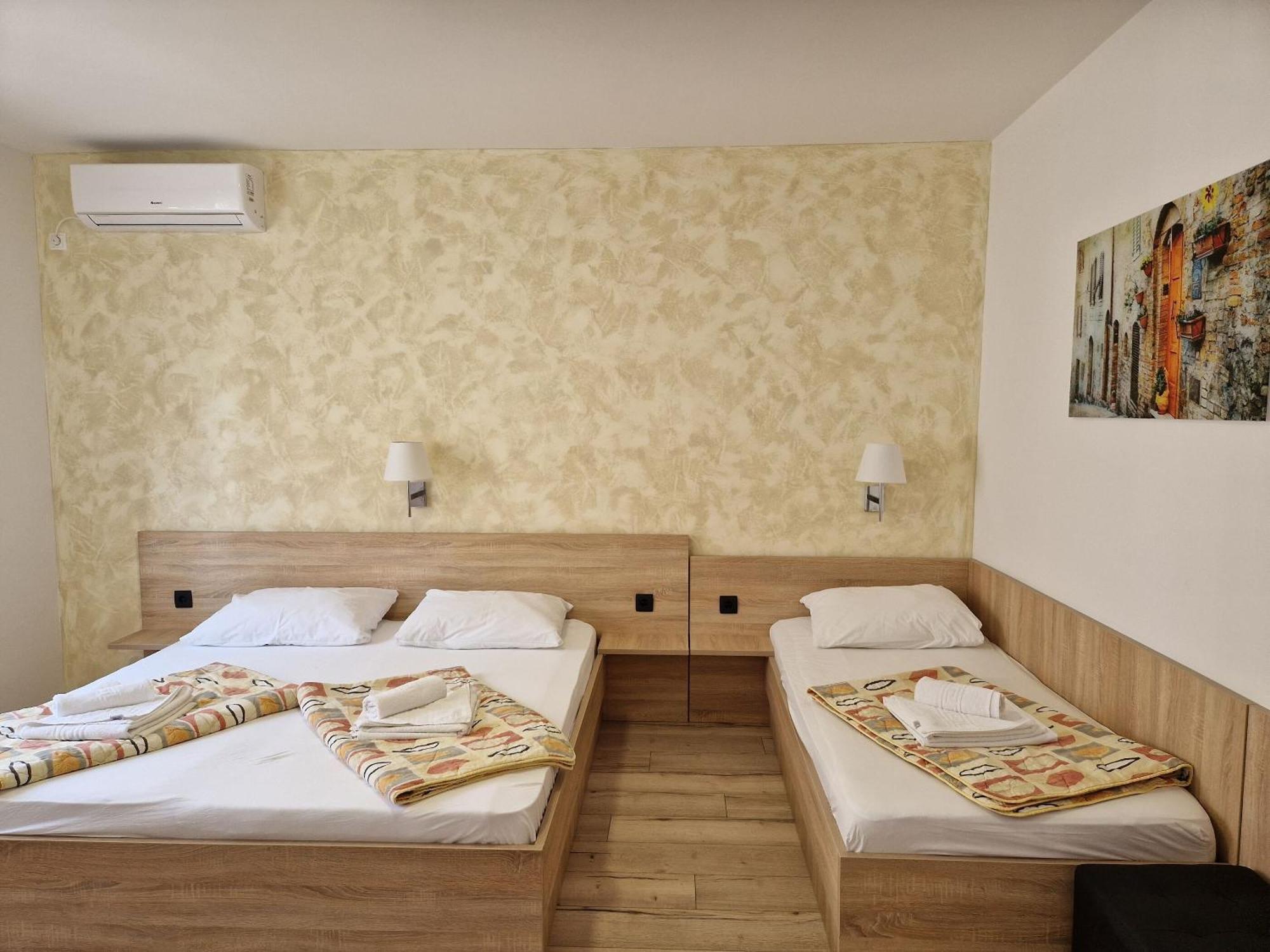 Apartment And Rooms Amenka Novalja Dış mekan fotoğraf