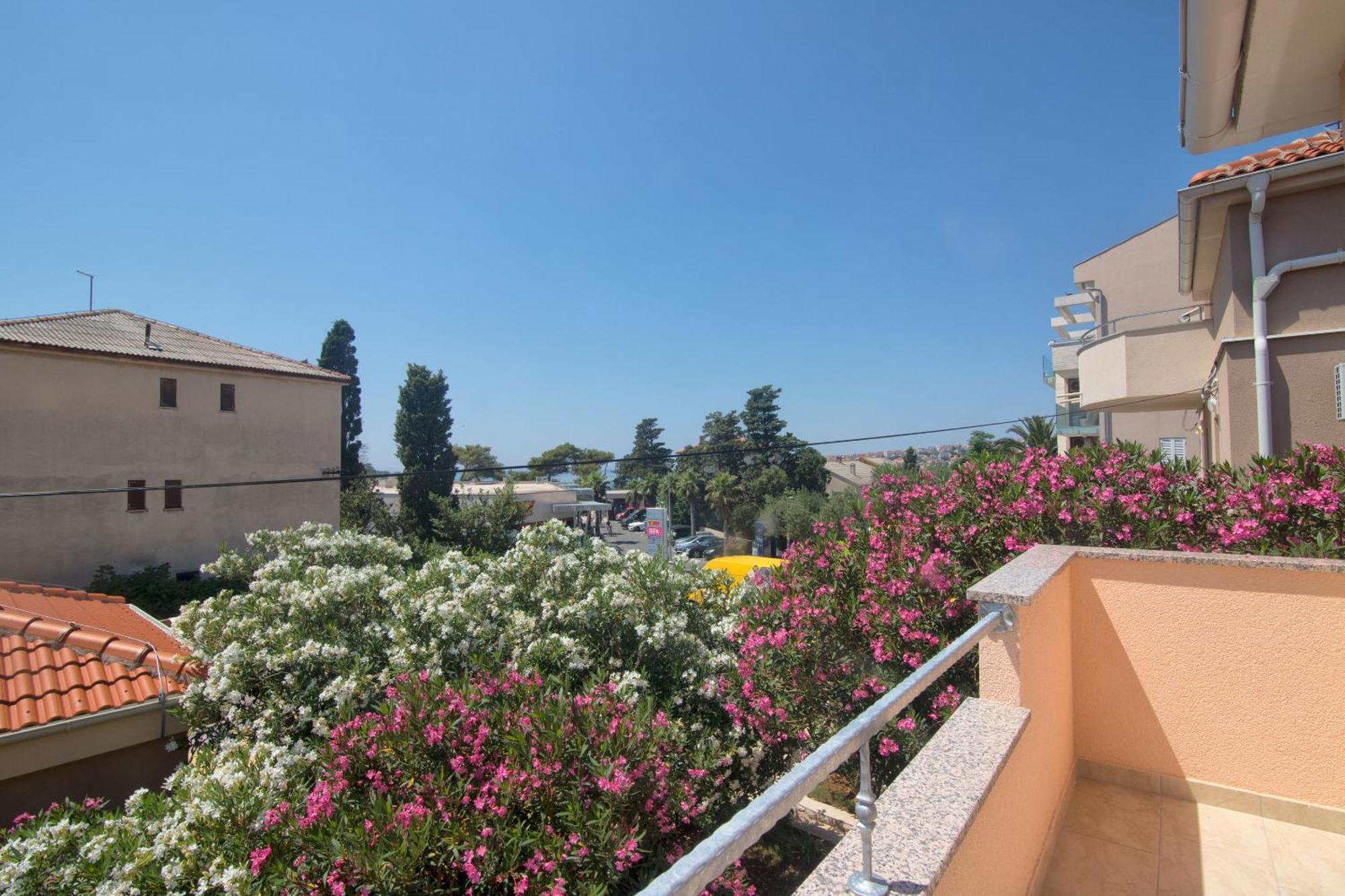 Apartment And Rooms Amenka Novalja Dış mekan fotoğraf