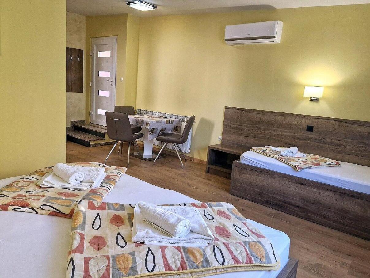 Apartment And Rooms Amenka Novalja Dış mekan fotoğraf