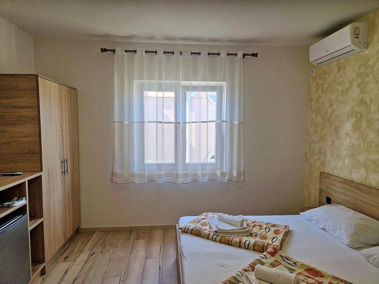 Apartment And Rooms Amenka Novalja Dış mekan fotoğraf