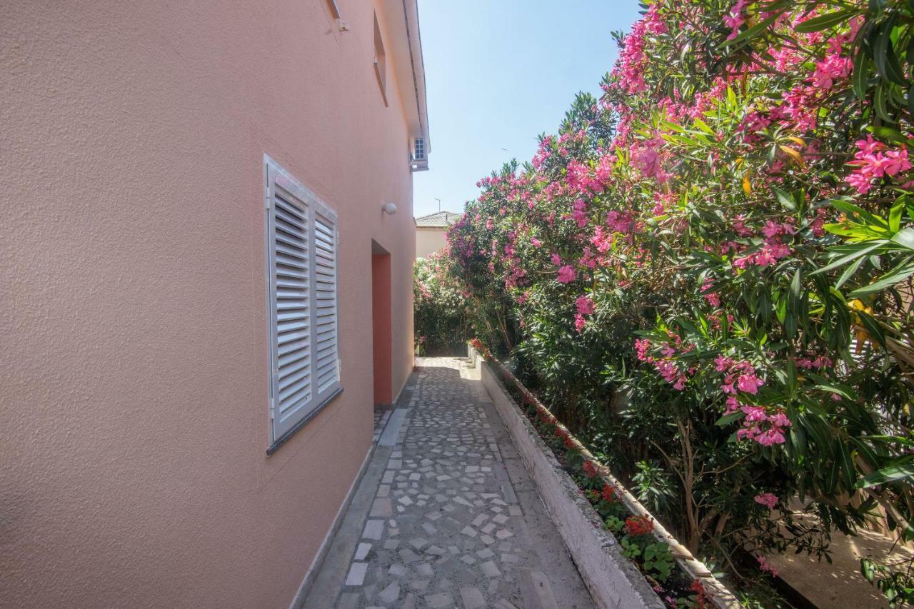 Apartment And Rooms Amenka Novalja Dış mekan fotoğraf